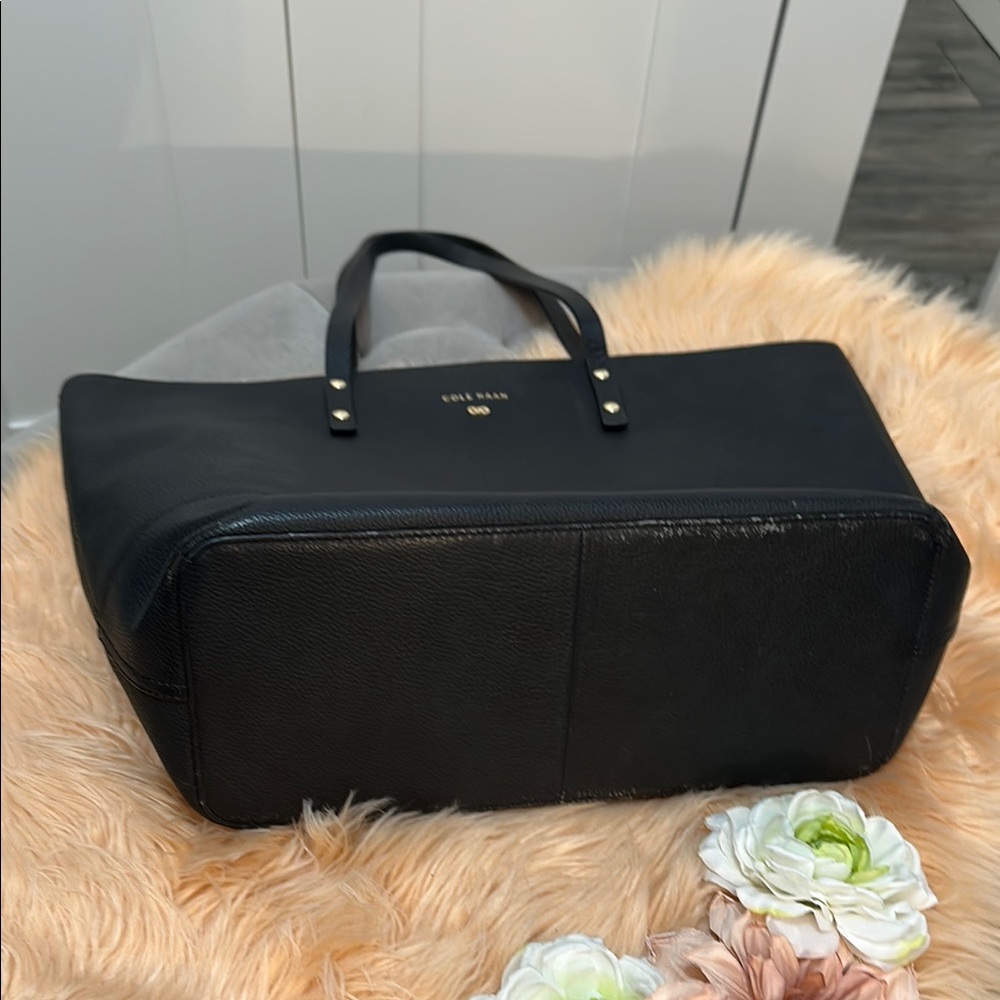 Cole Haan Black Leather Shoulder Tote Bag LG Gold Hardware LIKE NEW! 60% OFF - Picture 5 of 10